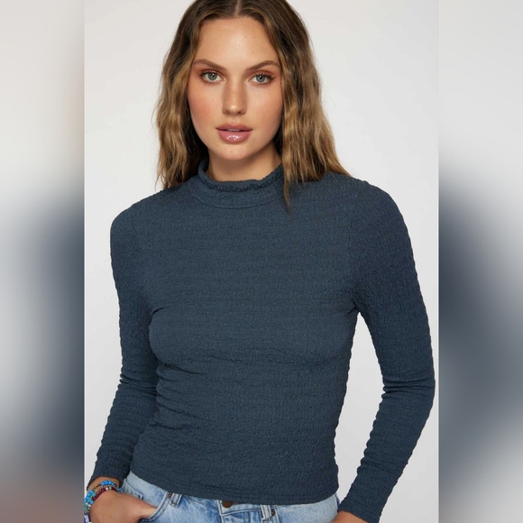 O'NEILL | Slate Roberta Longsleeves Top in Size Large - Picture 5 of 12
